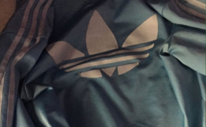 Après la robe, la veste Adidas... <br>Quelle est sa couleur?