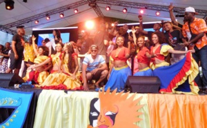 La Réunion lé en l'air aux Seychelles: notre char 2ème du Carnaval!