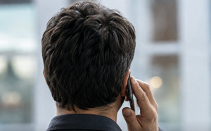Arnaques téléphoniques : ces appels silencieux qui utilisent l’IA pour voler votre voix