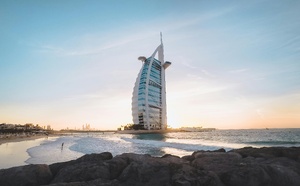 Dubaï, guerre et réseaux sociaux : comment les influenceurs relancent la machine malgré les tensions au Moyen-Orient