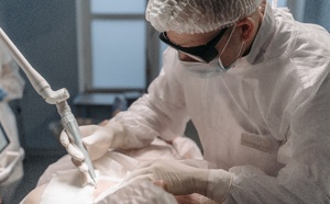 Le Mans : un chirurgien renvoyé devant la justice après de graves accusations de viols sur des patientes anesthésiées