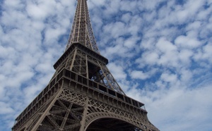 Tour Eiffel : les salariés se mobilisent après l’éviction de femmes lors de la visite d’une délégation religieuse