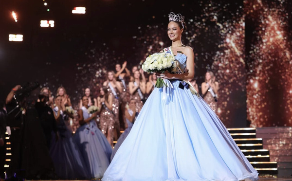 Tahite derrière sa nouvelle Miss France