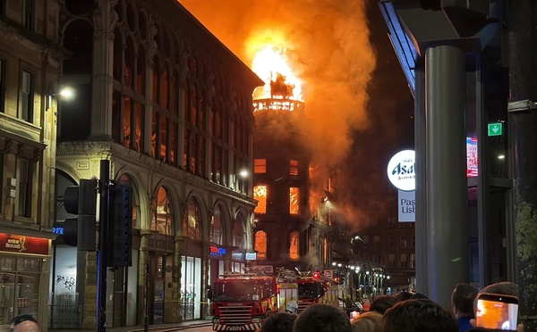 Glasgow Central : quand une ville se fige face à un incendie spectaculaire