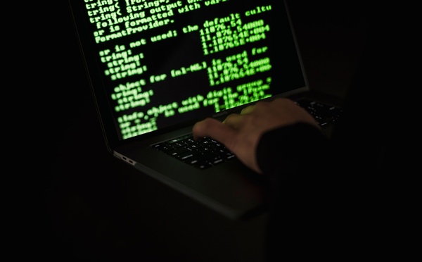 Derrière les arnaques en ligne, ces anonymes qui servent malgré eux de relais aux cyberescrocs