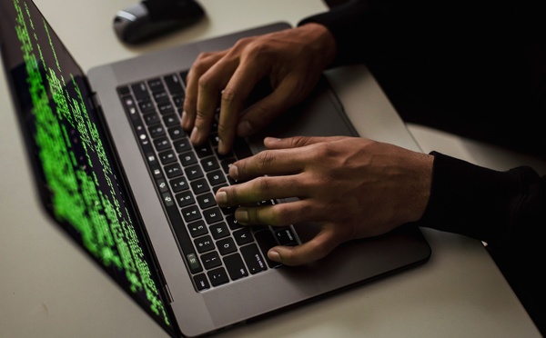États-Unis : des cyberattaques visant les réseaux d'eau potable inquiètent les autorités, la piste iranienne privilégiée