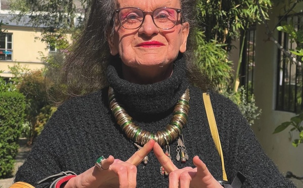 Mort d’Hélène Hazera à 74 ans : une voix pionnière du journalisme et des luttes trans s’éteint