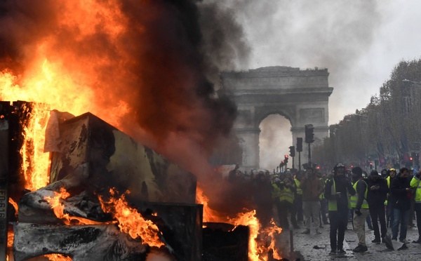 Violences du 17 octobre : 2 500 gardes à vue et 700 personnes présentées à la justice
