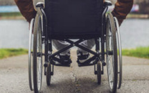 Le gardien de l’Inter Milan Josep Martinez fauche un homme en fauteuil roulant