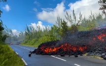 La lave du Piton de la Fournaise atteint la route : un spectacle unique à La Réunion