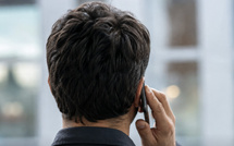 Arnaques téléphoniques : ces appels silencieux qui utilisent l’IA pour voler votre voix