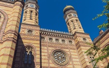 Projet d'attaque présumé contre une synagogue de Sarcelles : six hommes présentés à la justice après une enquête antiterroriste
