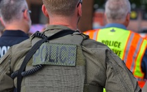 Police de l’immigration aux États-Unis : des gants électriques à 20 millions de dollars bientôt utilisés lors des arrestations