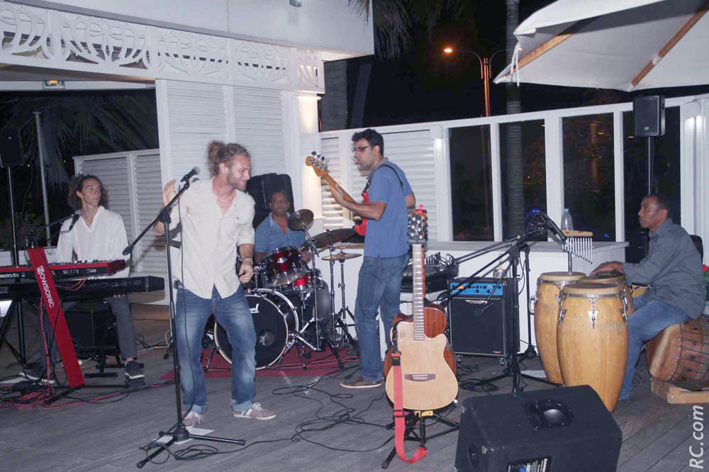 : Rideau à la Voile Blanche où Kaplawsé a clôturé le Sakifo Off .